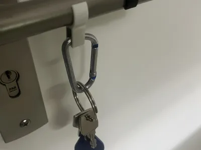 Clickey - Keychain door handle key holder 
