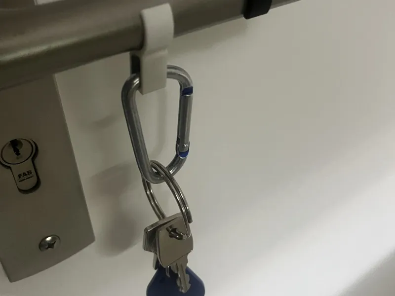 Clickey - Keychain door handle key holder 