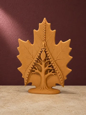 Figura decorativa: Autumn Unzipped – Maple Leaf Zipper Sculpture — vista de referencia 2
