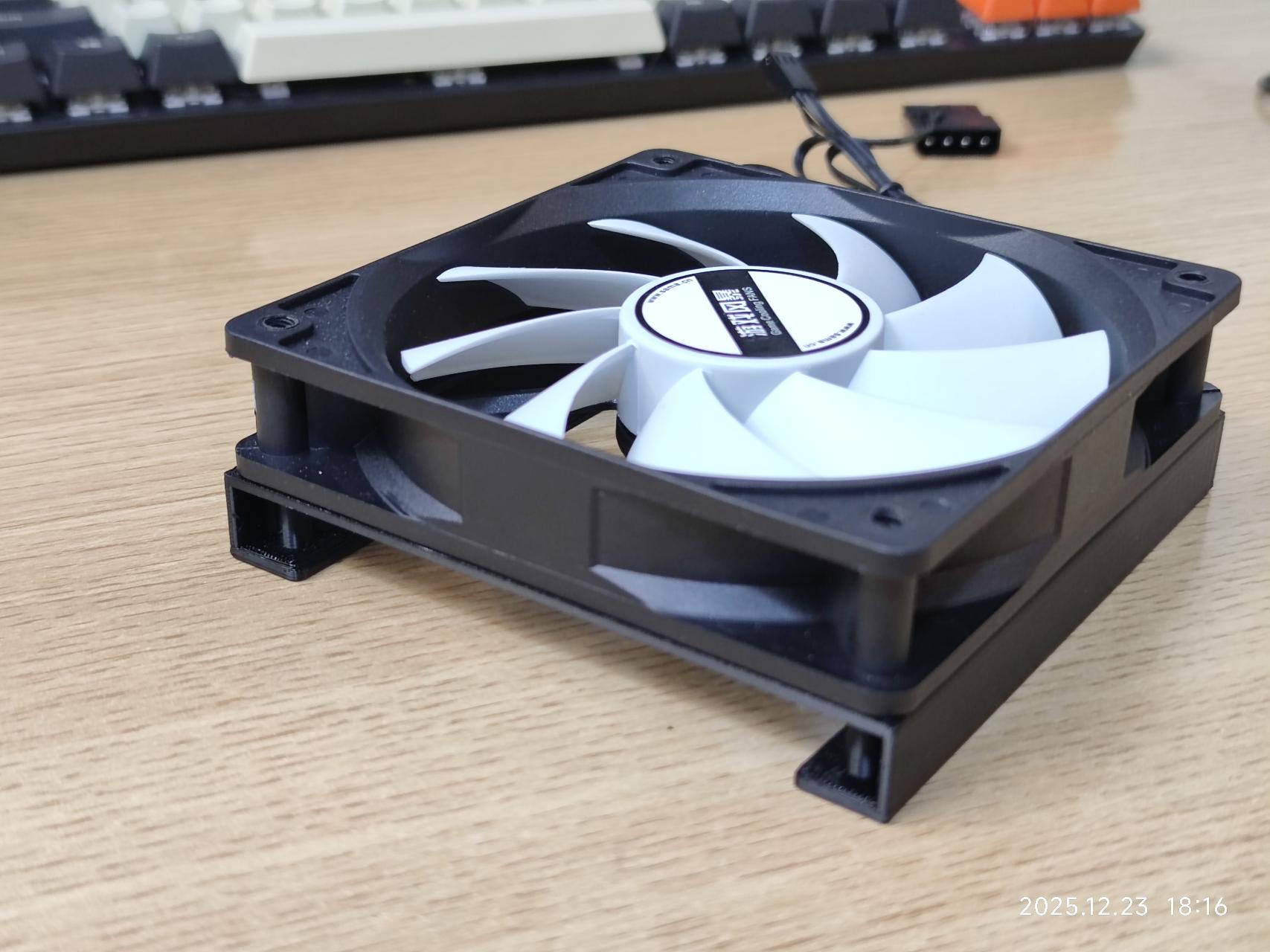 Miniatura 2 do modelo 3D 12cm风扇垫高支架 / 12cm fan riser