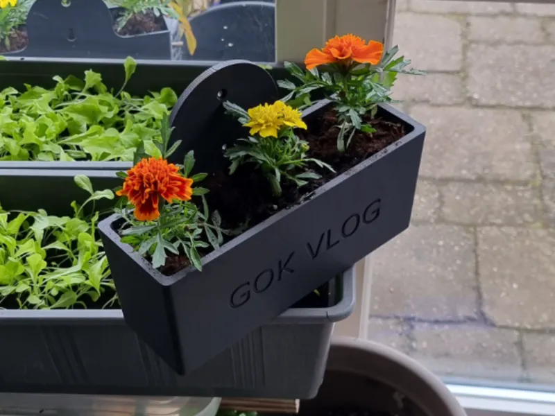 wallmounted rectangular planter