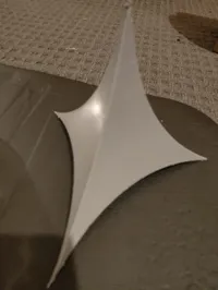 Tétraèdre courbe — sculpture géométrique — photo 2
