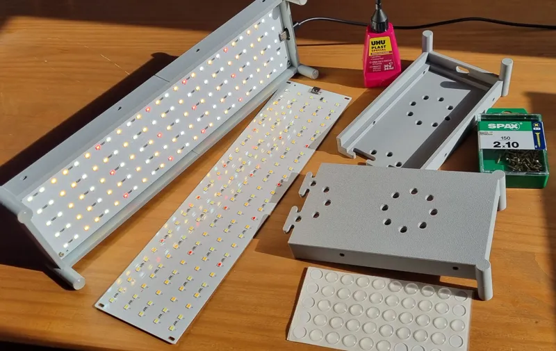 LED- Beleuchtung für Minigewächshaus