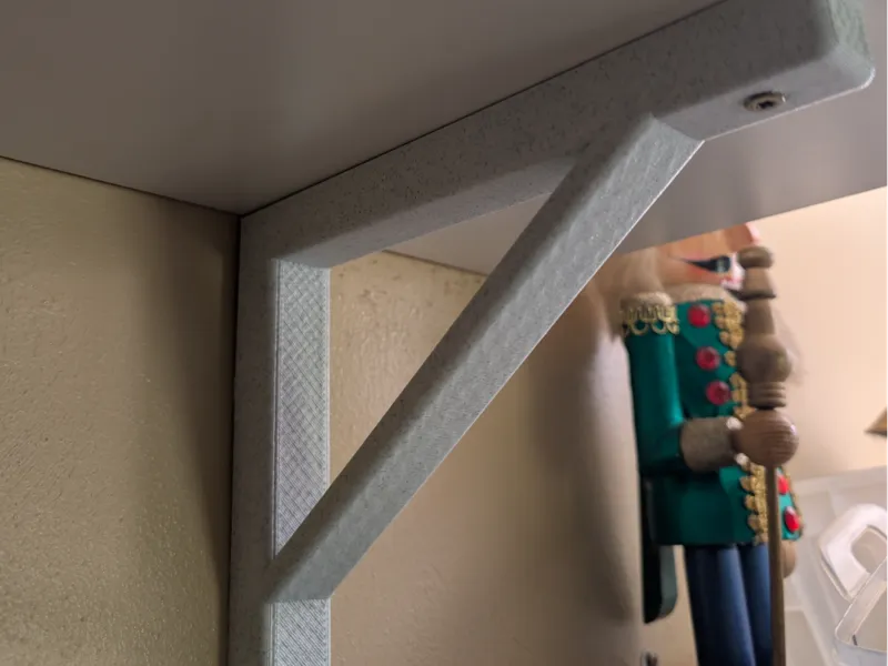 Shelf Bracket with hidden French Cleat