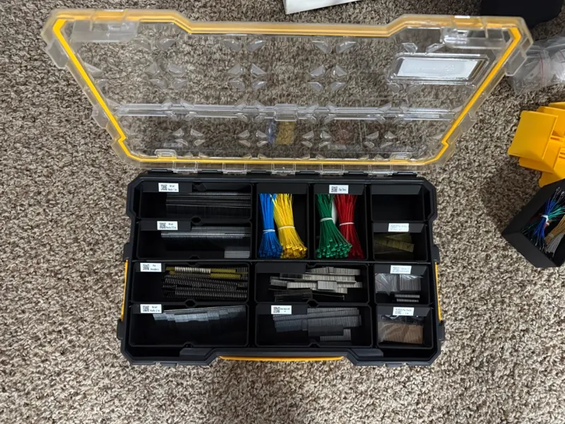 Dewalt DWST14830 Bins