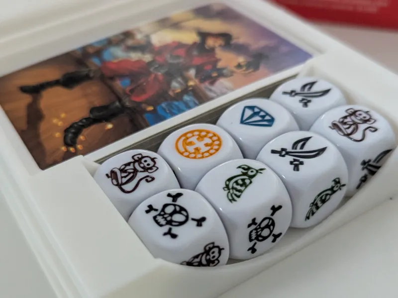 Boîte de jeu avec inserts pour "Mille sabords"
