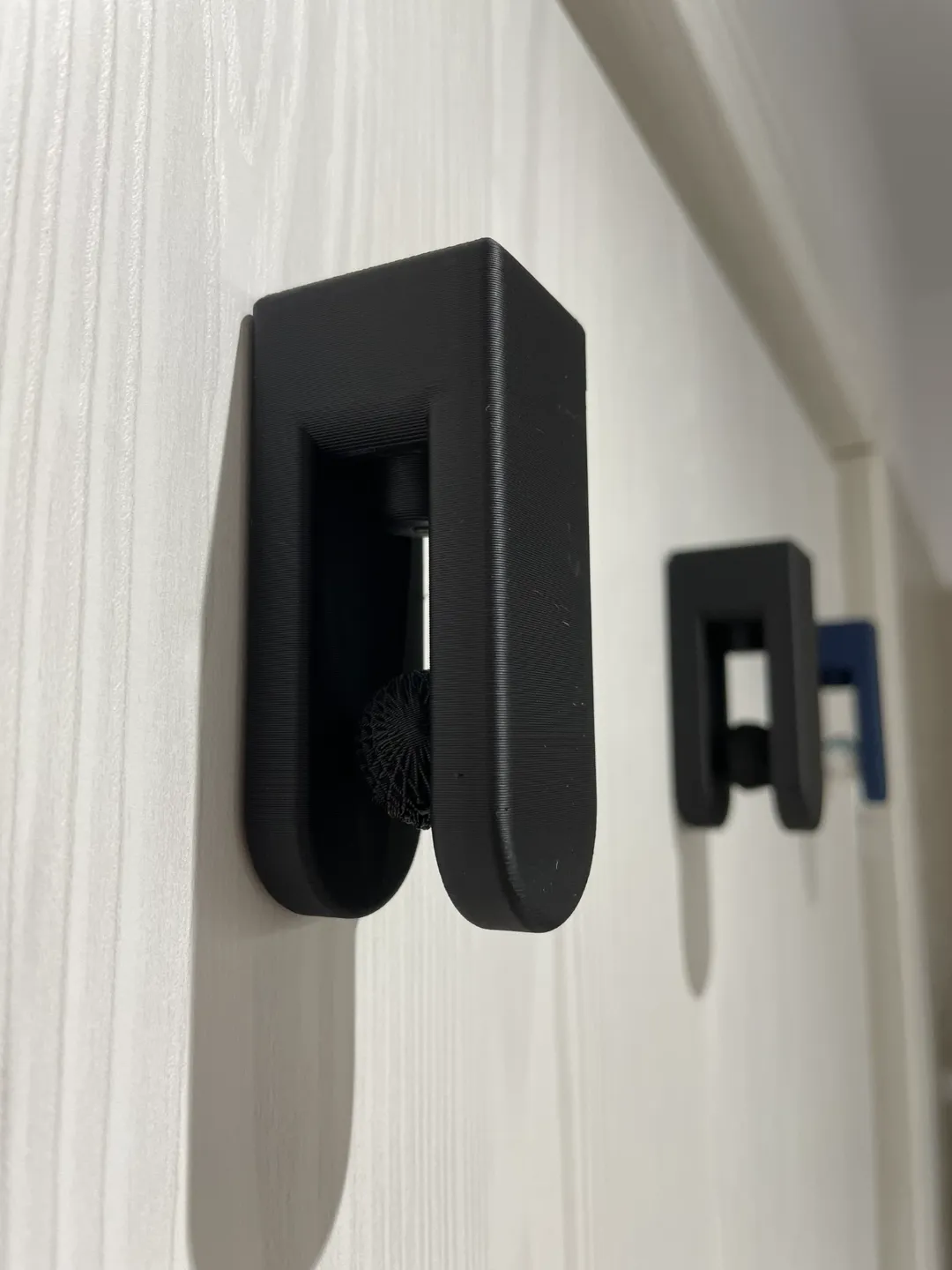 Auto-Locked Hanger (print-in-place) view 2