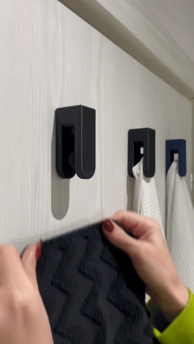Auto-Locked Hanger (print-in-place)