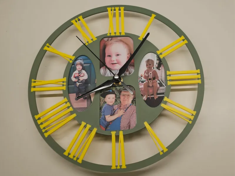 Römische Ziffern Uhr mit Foto Collage