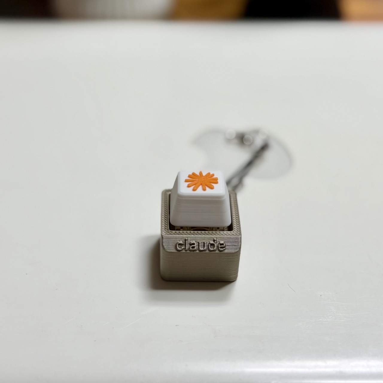 Miniatura 1 do modelo 3D AI Magic Button - Clicker
