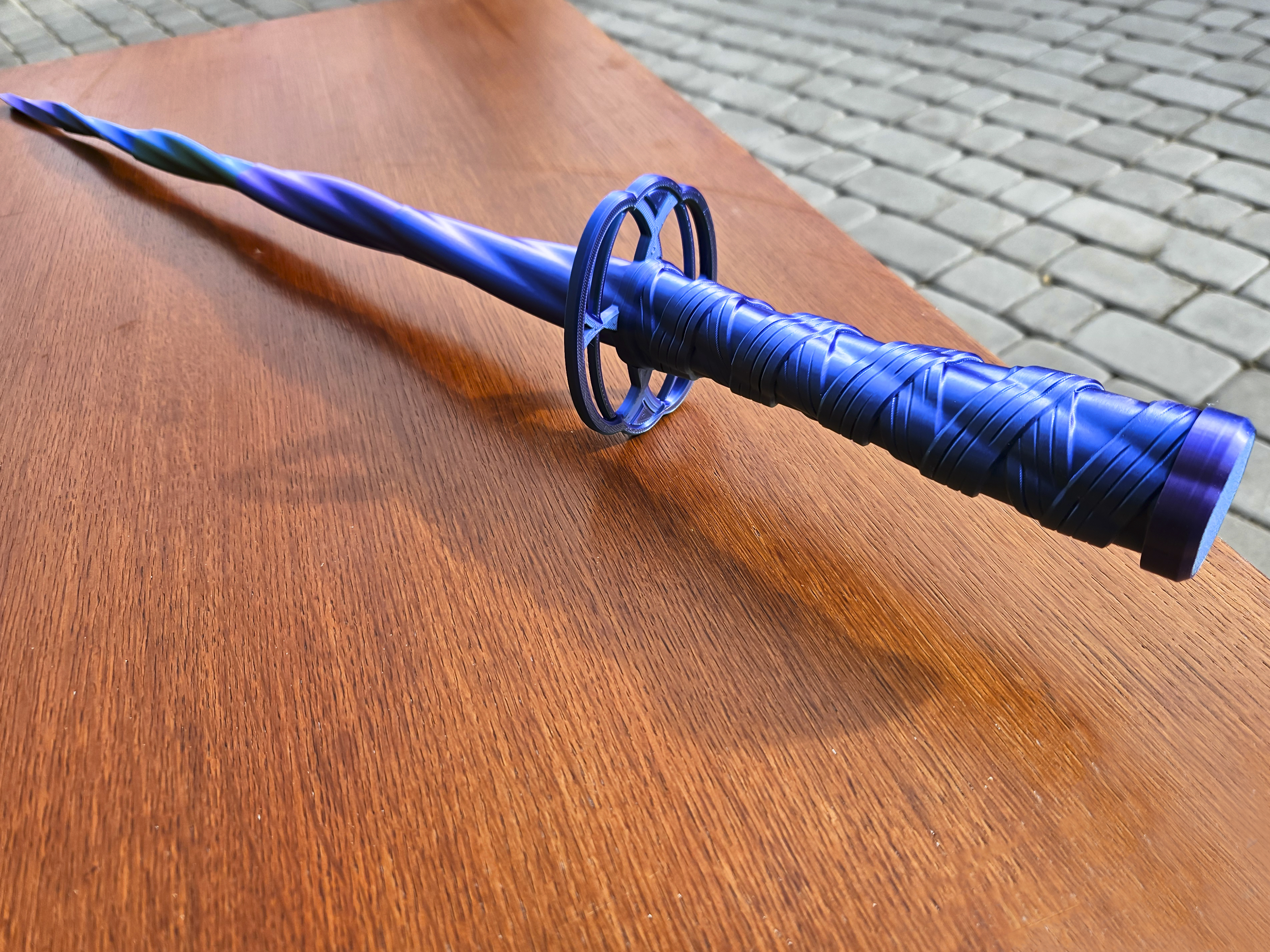 Miniatura 1 do modelo 3D Blue Twisting Katana