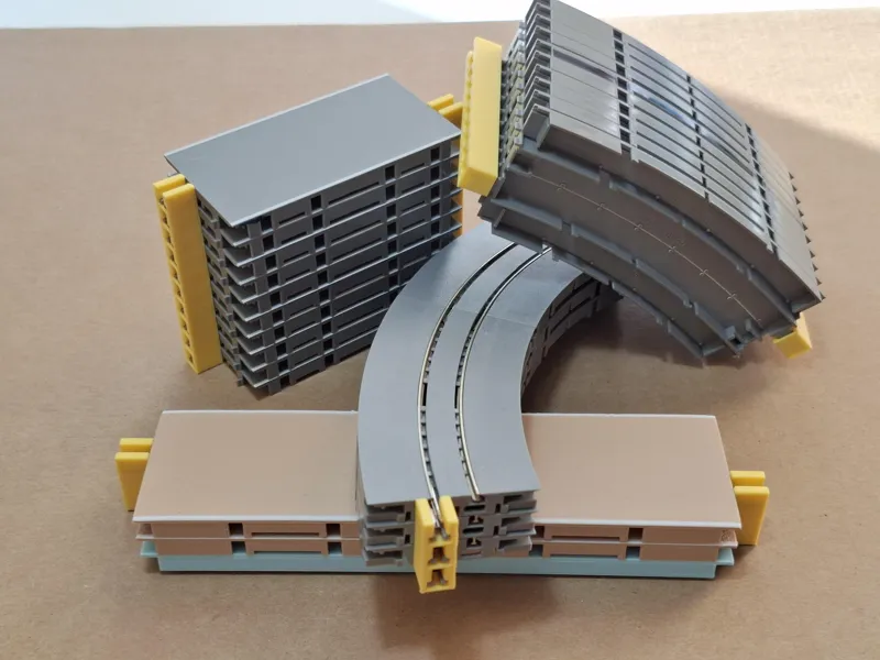 Clips for packing Tomix street plates and tracks