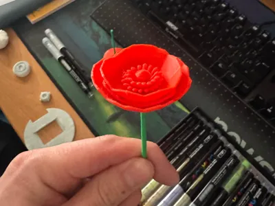 Amapola  (Low-Poly Geometric Poppy)