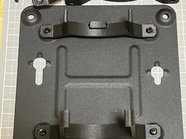 VESA 75mm金具用のAmazon Basic モニターアーム取付部品