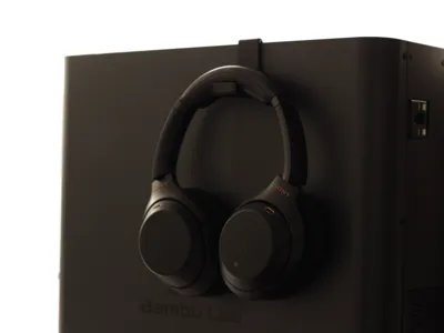 Headphones holder 
