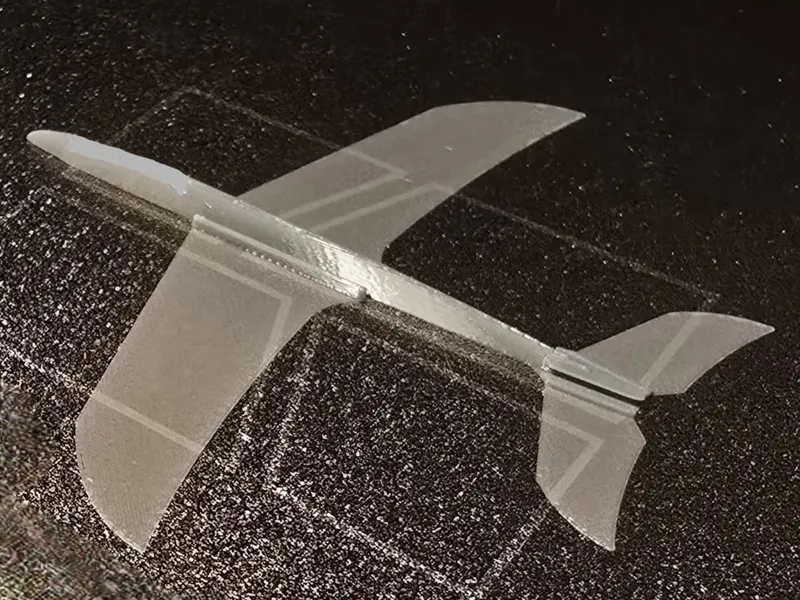 weit fliegendes schnelles flugzeug