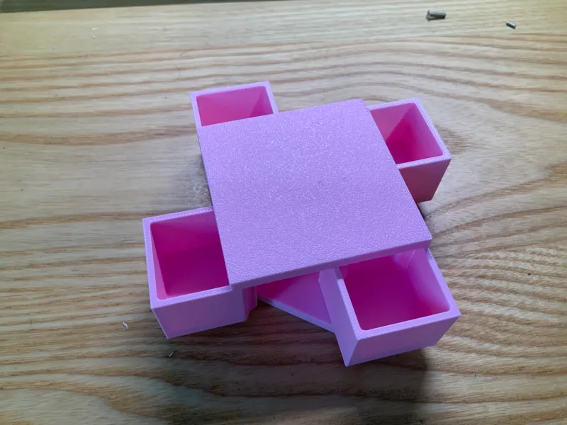 旋转结构零件盒子Rotating structural parts box