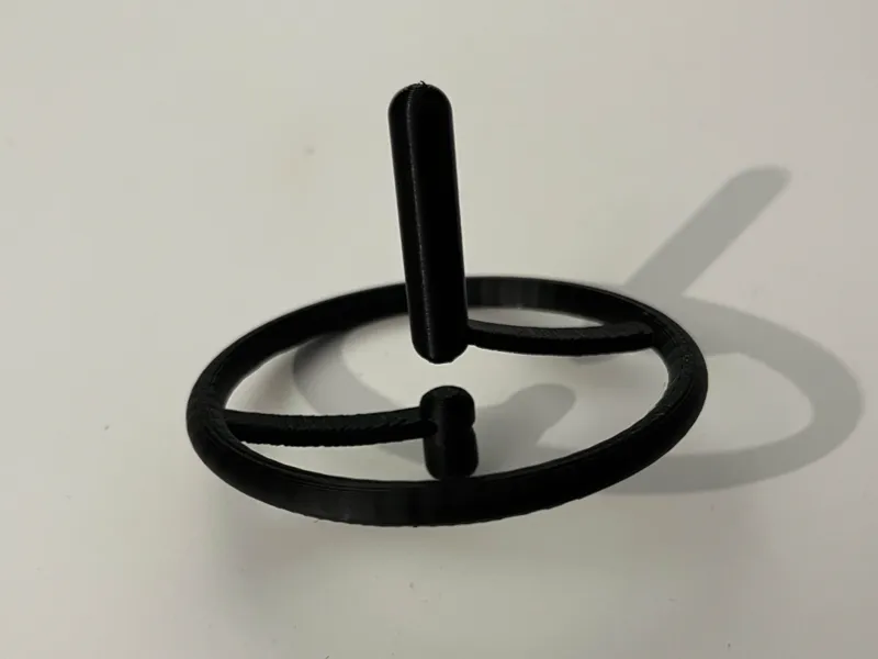 Flying spinning top