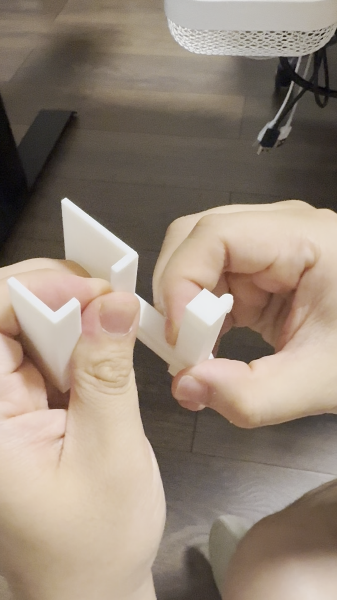 Miniatura 7 do modelo 3D 万能尺寸洞洞板插座挂载器