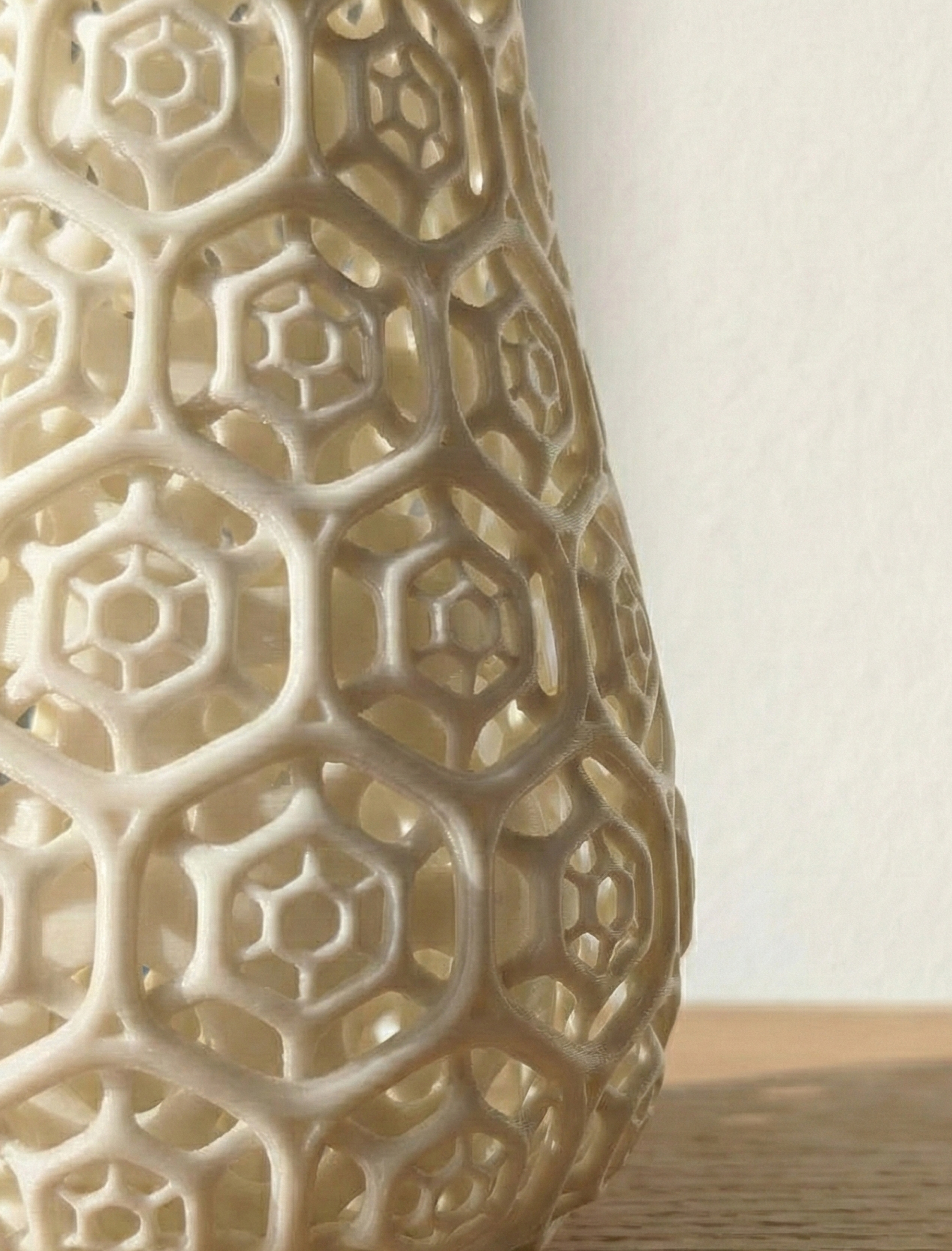素白锁锦瓶—锁锦层工，素珑古仪- MakerWorld 3D Model | 3Drop
