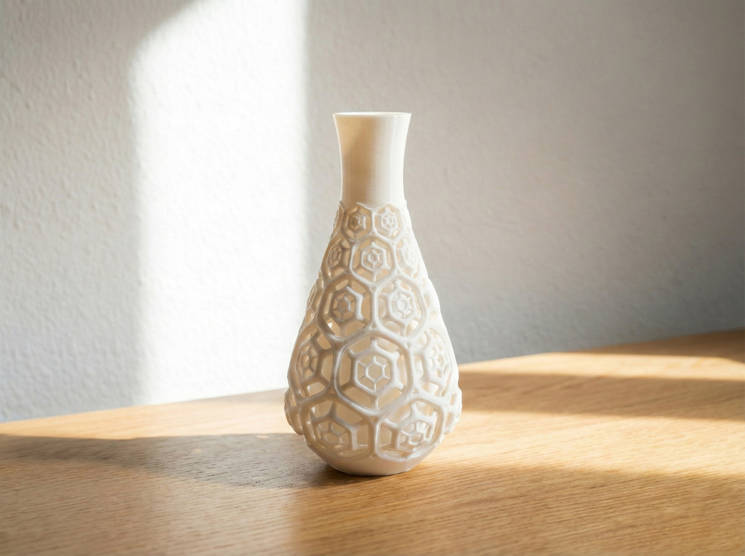 素白锁锦瓶—锁锦层工，素珑古仪- MakerWorld 3D Model | 3Drop
