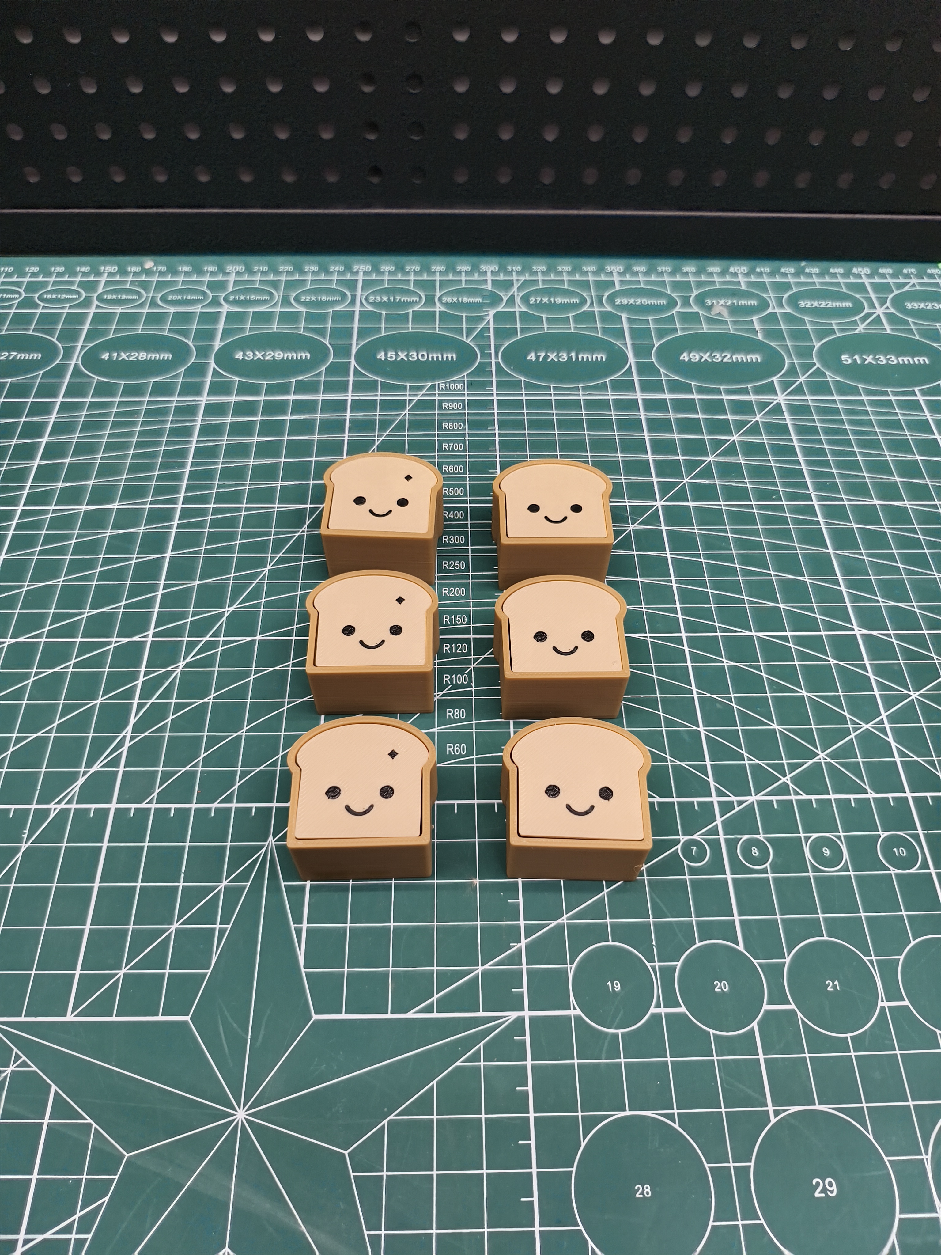 Miniatura 2 do modelo 3D 小面包  解压神奇 解压小面包 面包按键 可无需AMS