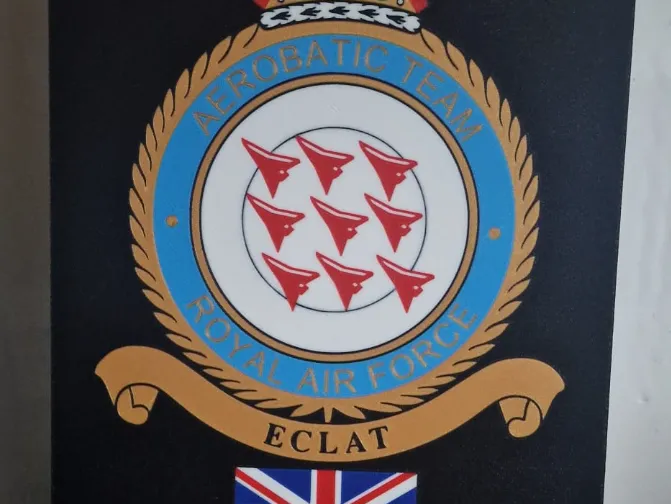 Red arrows raf crest lightbox 