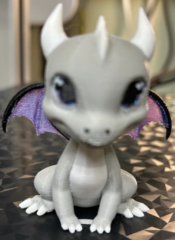 Bébé dragon mignon