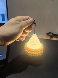 伸缩件用半透明材料打印,主体用两个颜色打印,0.2mm 层高, 2 层墙, 15% 填充