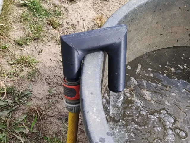 Gardena tub/ container/ swimming pool filler hook