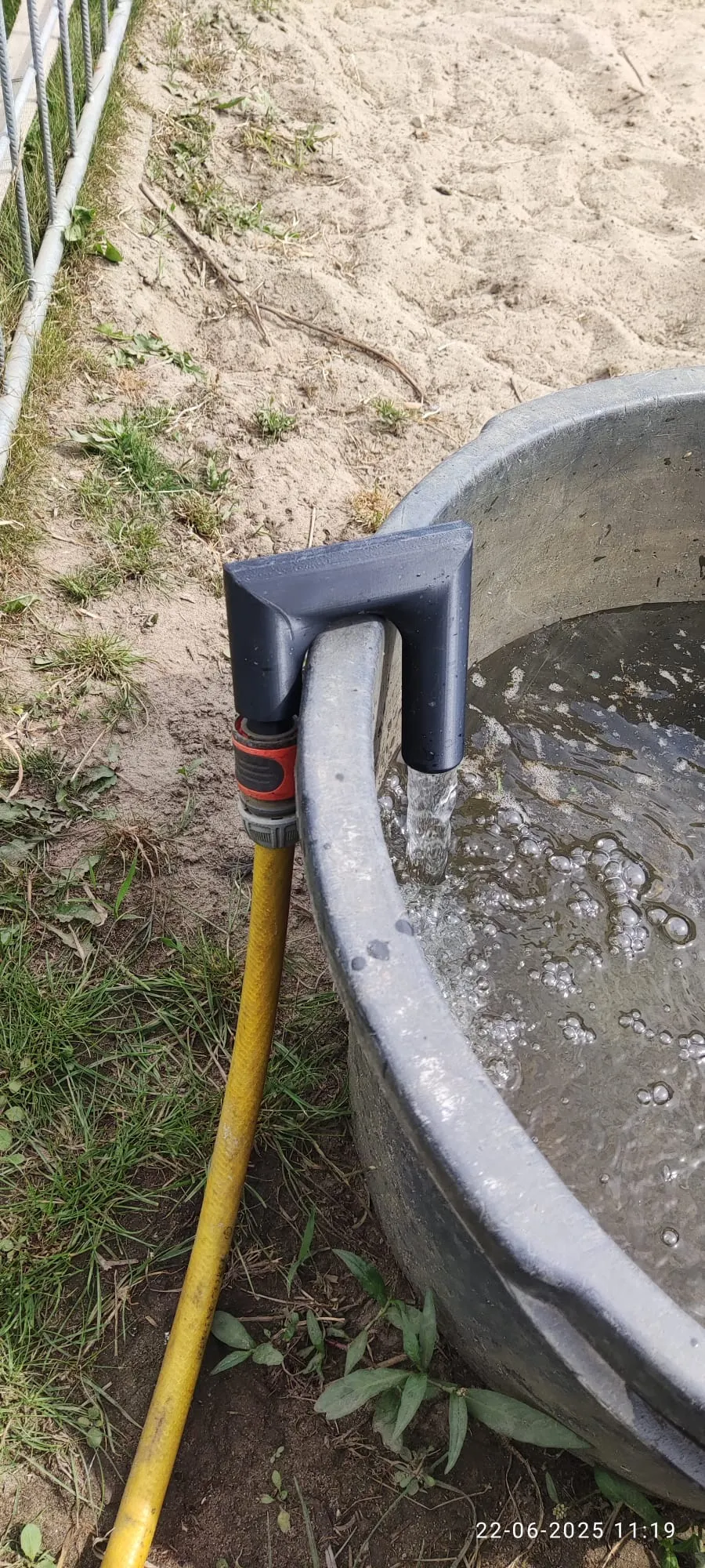 Gardena tub/ container/ swimming pool filler hook view 2