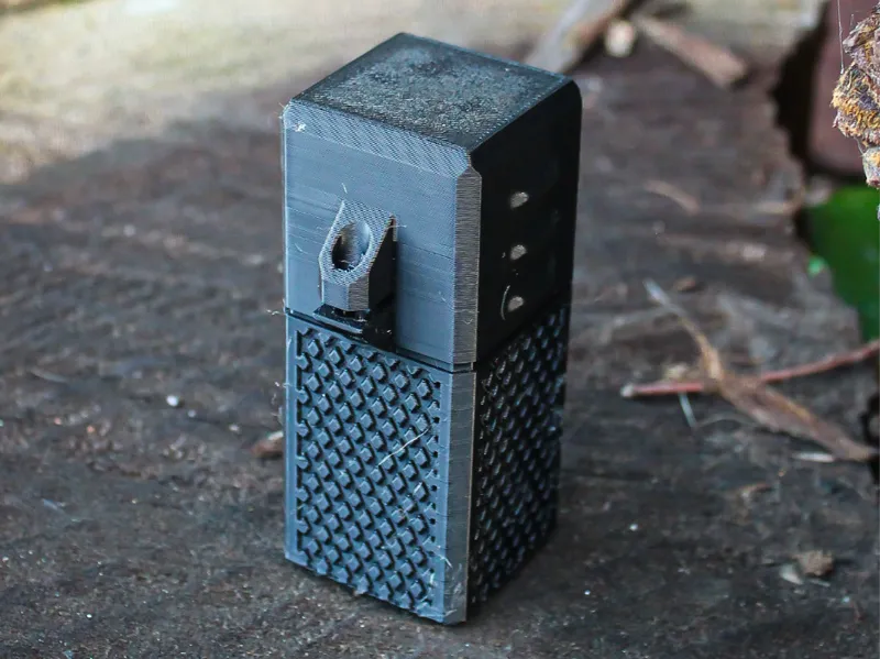 Magnetic Hiking Pod