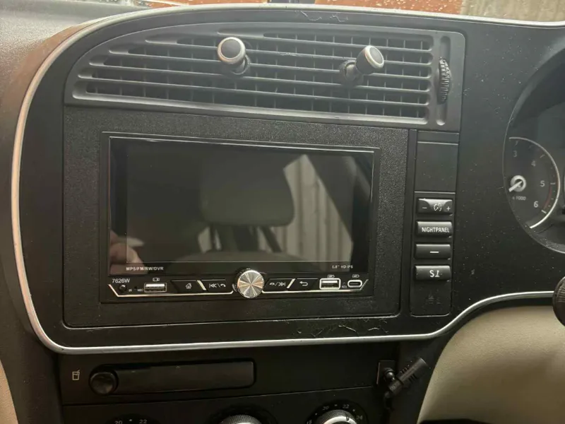 SAAB 9-3 NG Stereo Faceplate Mounting Adaptor.