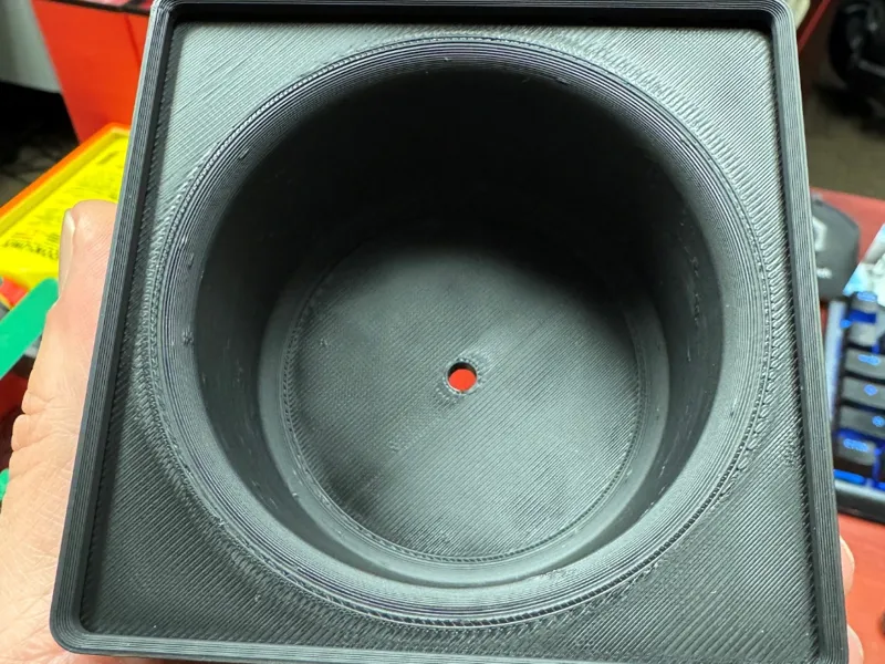 Gridfinity cup holder with hole to prevent vacuum