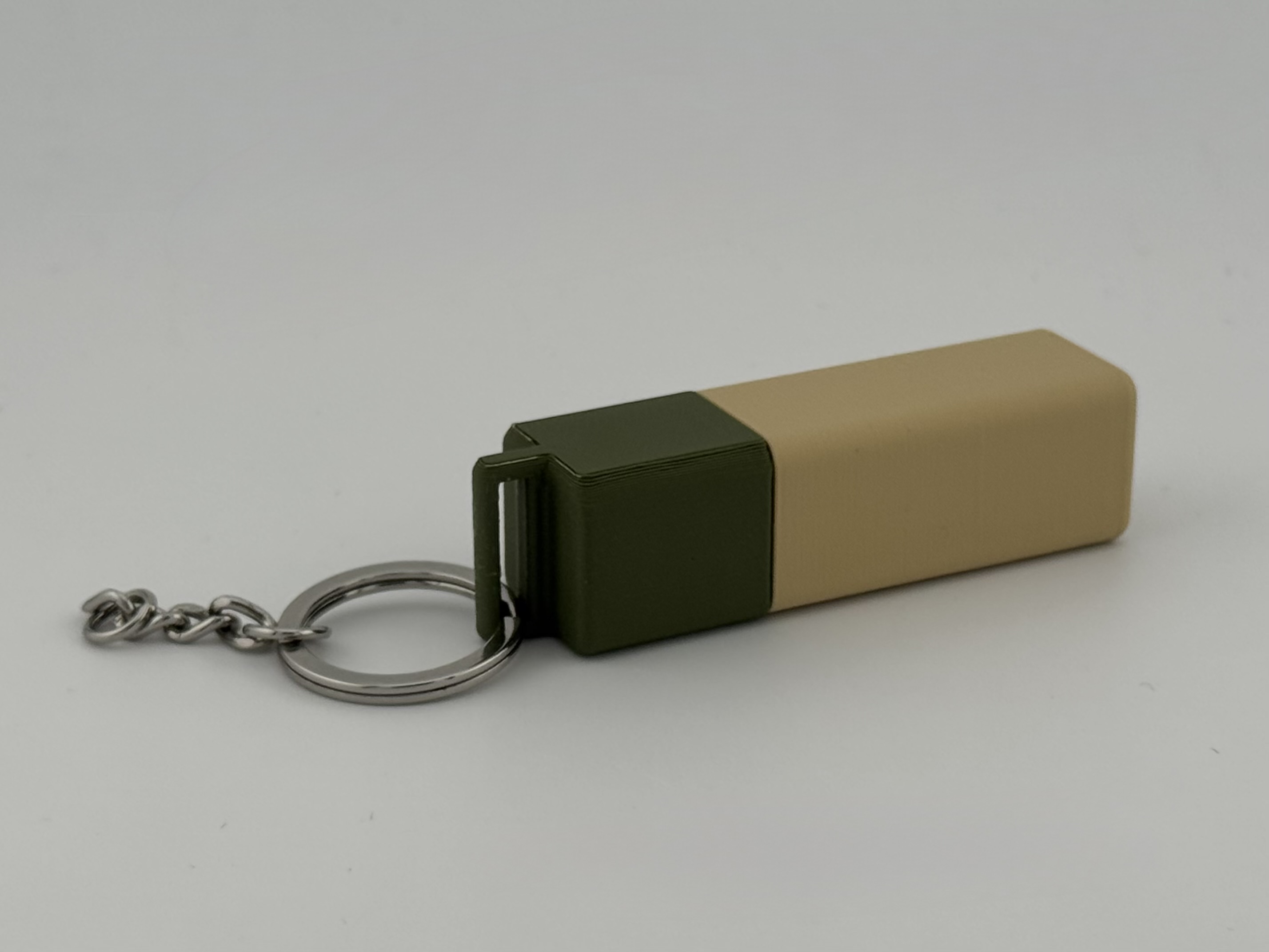 Miniatura 2 do modelo 3D Pill Capsule Keychain Container (Threaded)