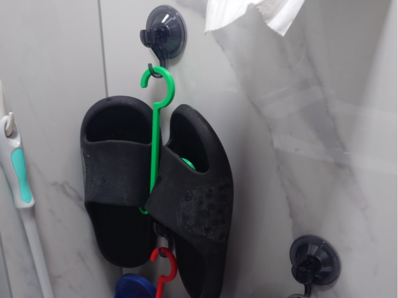 用于浴室的拖鞋支架/挂钩