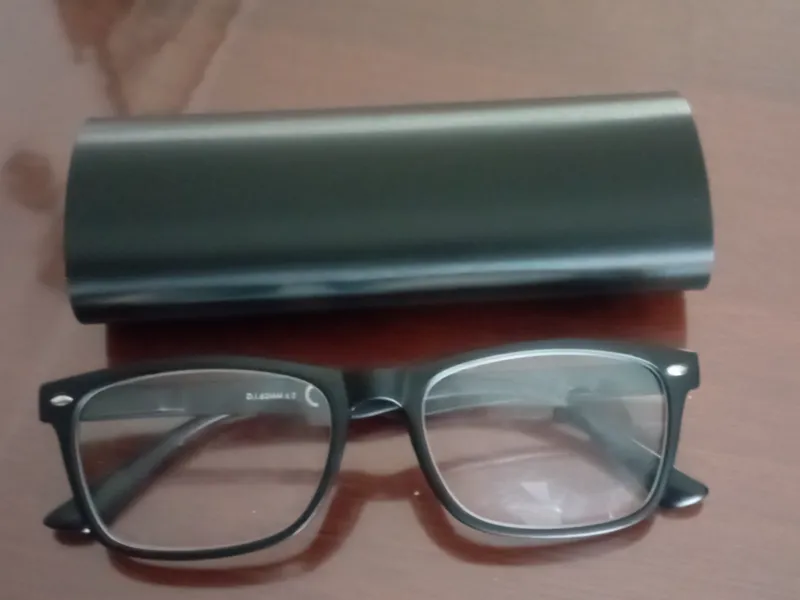 glasses holder