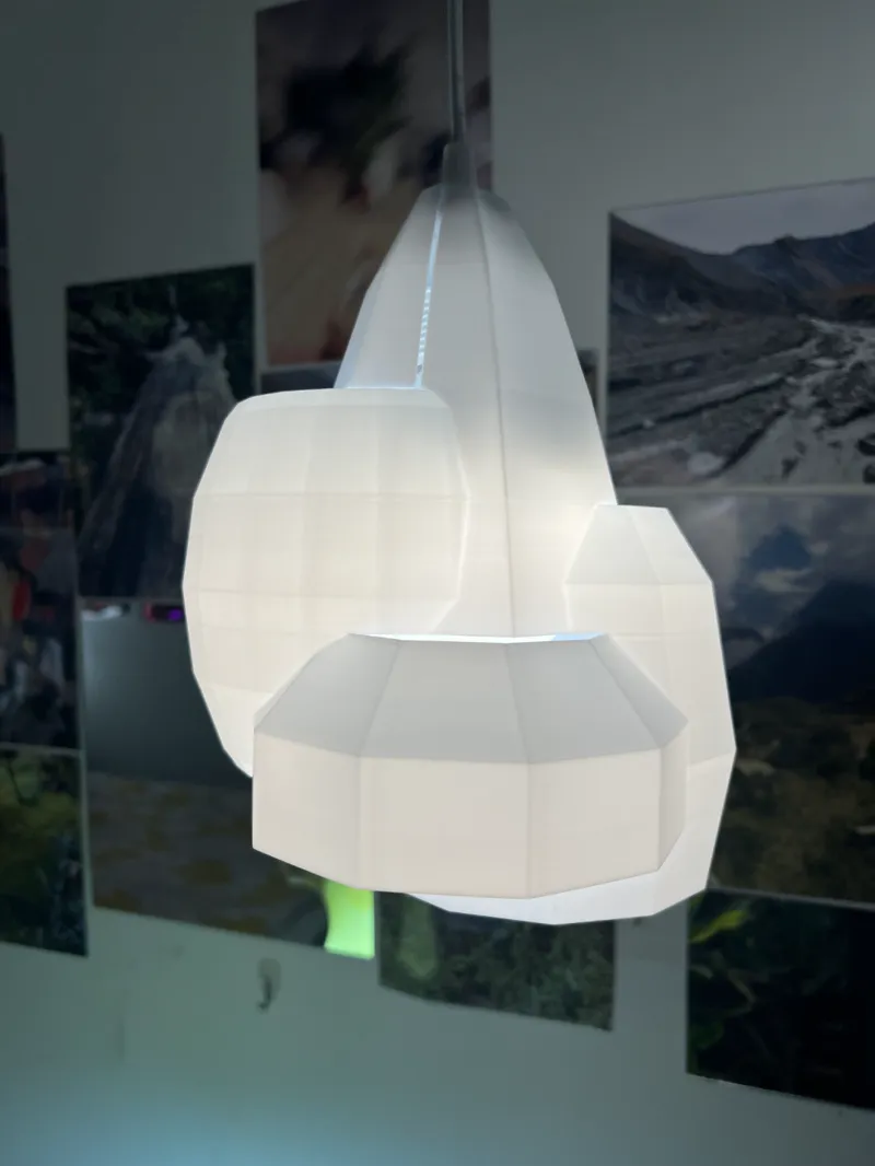 lowpoly spaceship lamp