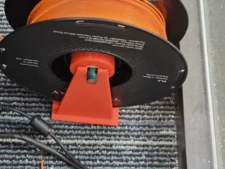 Filament spool holder with bearing