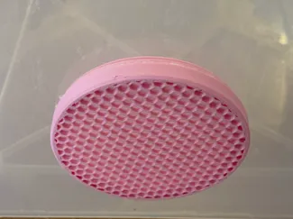 Hole cover for laboratory filter paper
