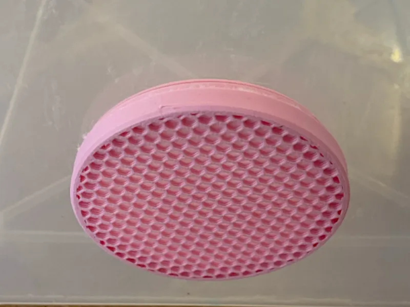 Hole cover for laboratory filter paper