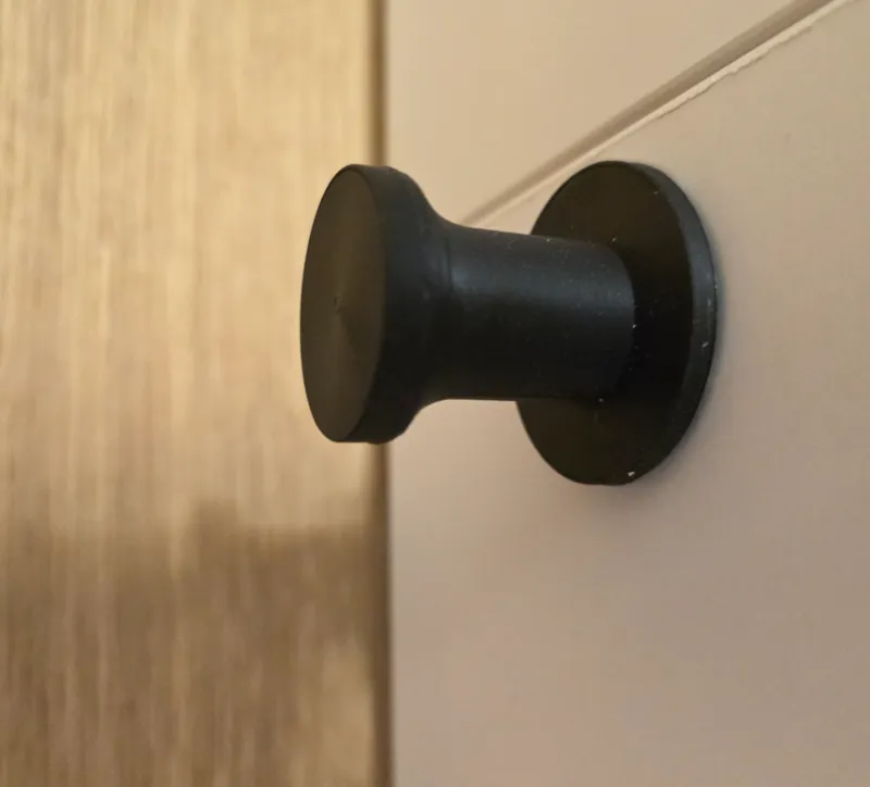 einfacher Haken z.B. für Kleider oder Jacken