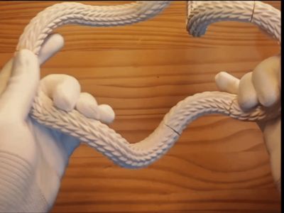 JIG JIG ROPE rolling tangle! A stress-relieving toy, a twisting coil by ...