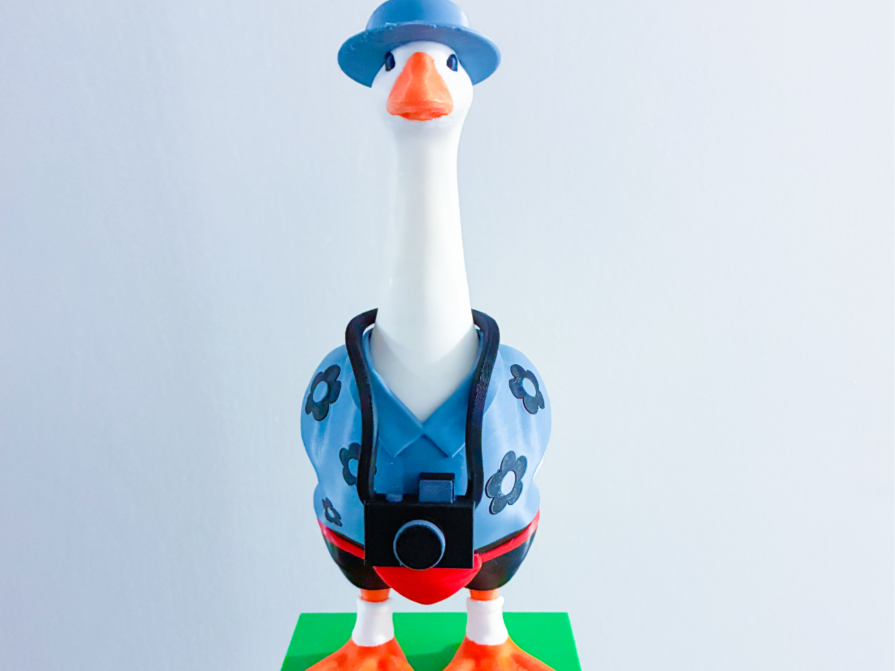 Male Tacky Tourist Desk Goose Gear - 1