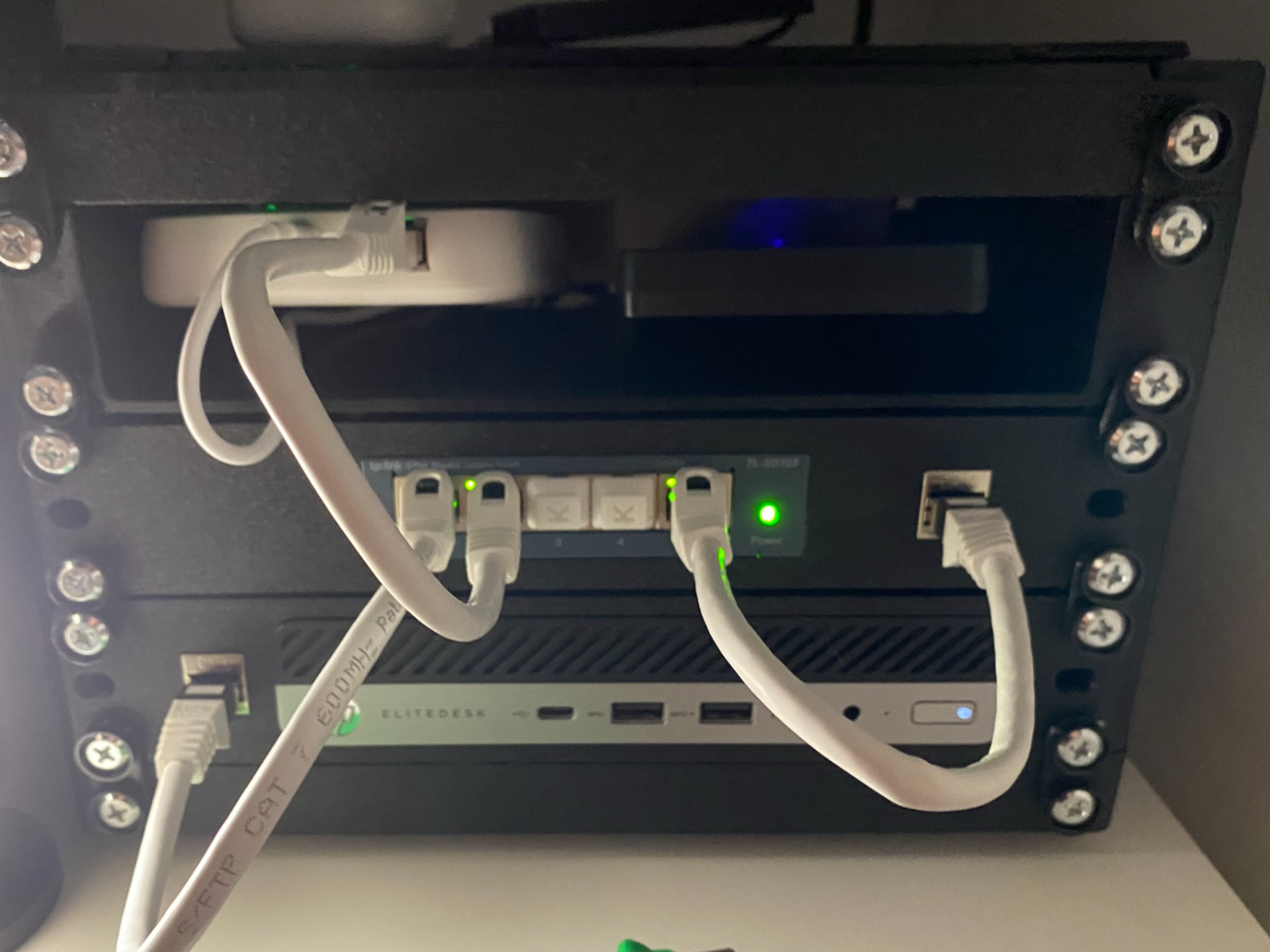 10" Rack Mount für TP-Link TL-SG105 + Keystone