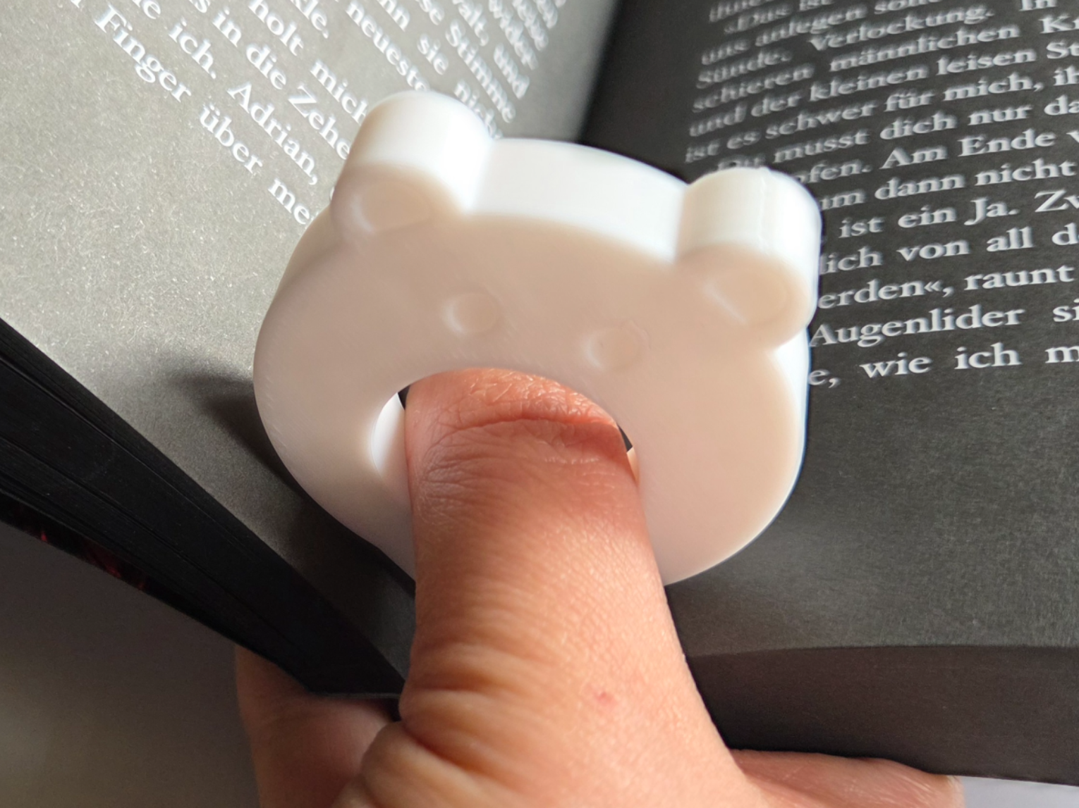 Thumb Book Page Holder – One Hand Reading Tool