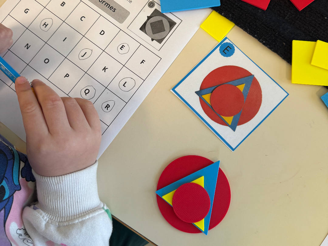 Atelier d’empilement de formes + fiches