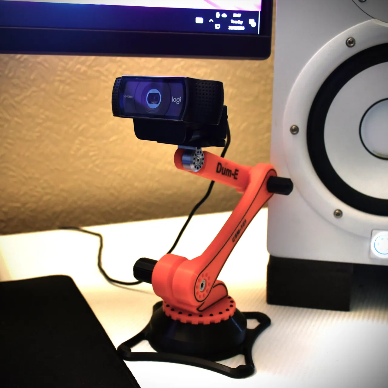 Dum-E the handy desk buddy. Lamp, stand, holder view 2