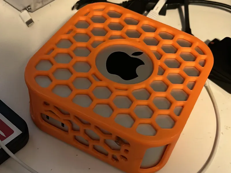 M4 Mac Mini clip-on case