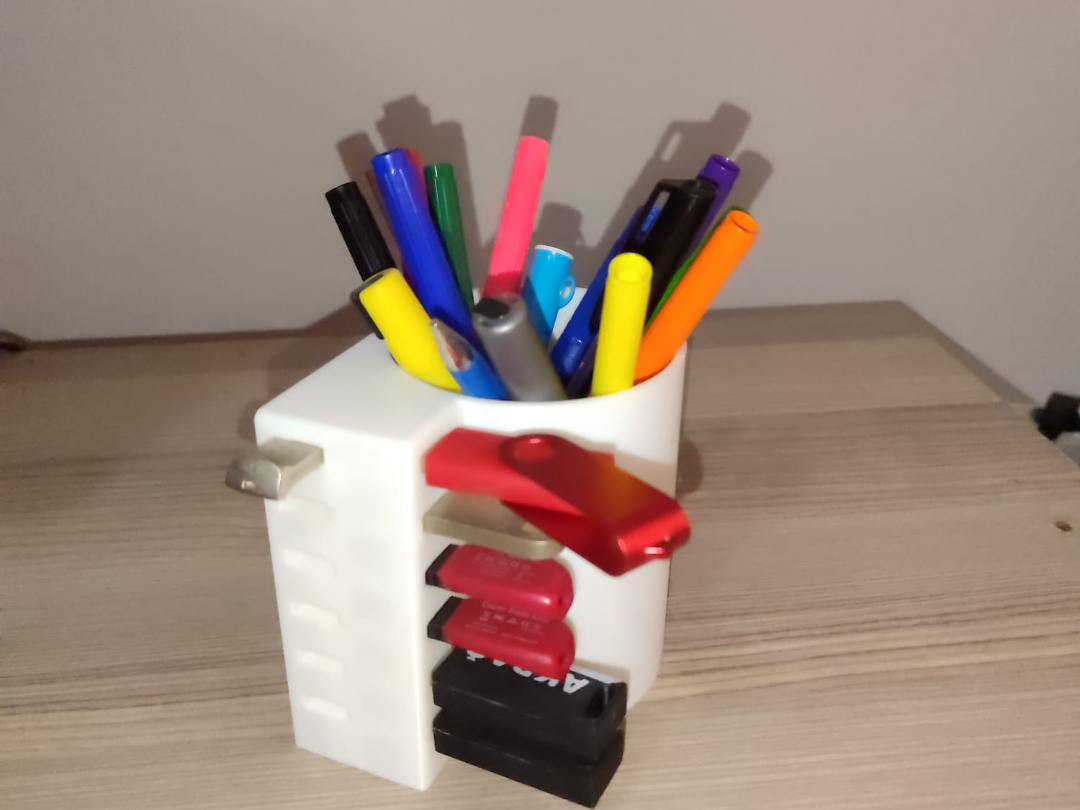 Desktop Pen Holder & USB Flash Drive Organizer